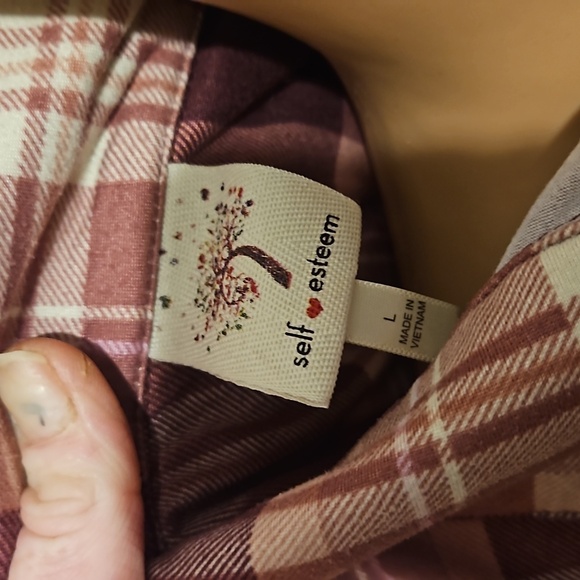 Self Esteem Dirty Rose Cropped Flannel - Picture 3 of 5